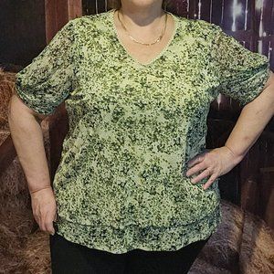 floral short sleeve light weight top 1x